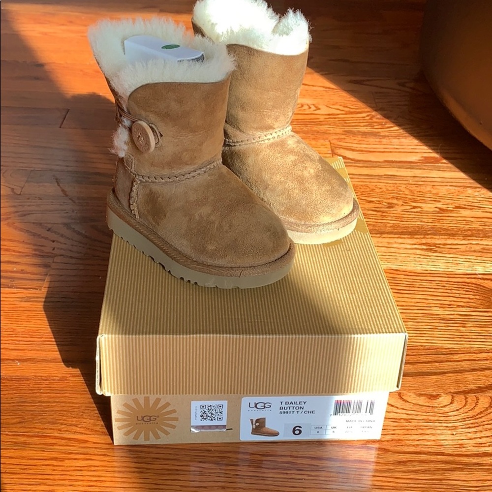 Toddler Girls Bailey Button Uggs
